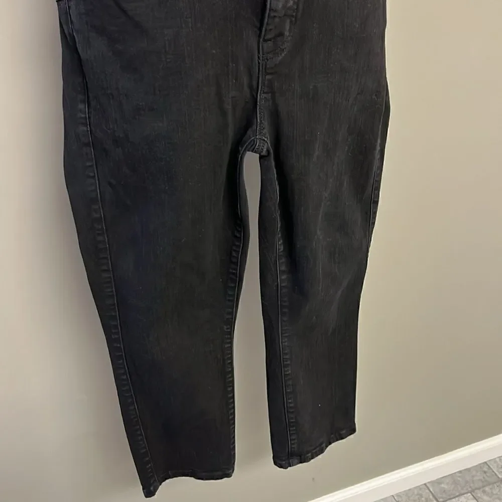 Torrid Black “Feel the Fit” Crop Bombshell Skinny Jeans- Size 10